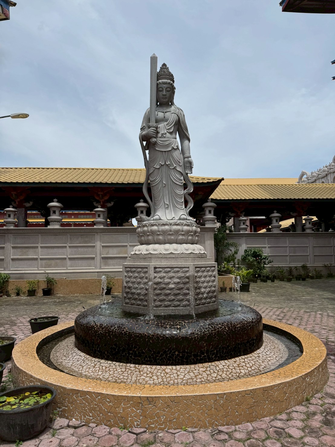 LINE_ALBUM_20250831慧雄長老慈母進塔_250907_143.jpg